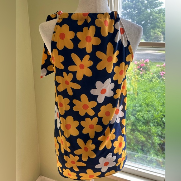 ModCloth sleeveless tank with neck bow. Size S. Navy with pop art yellow daisy - Picture 2 of 14